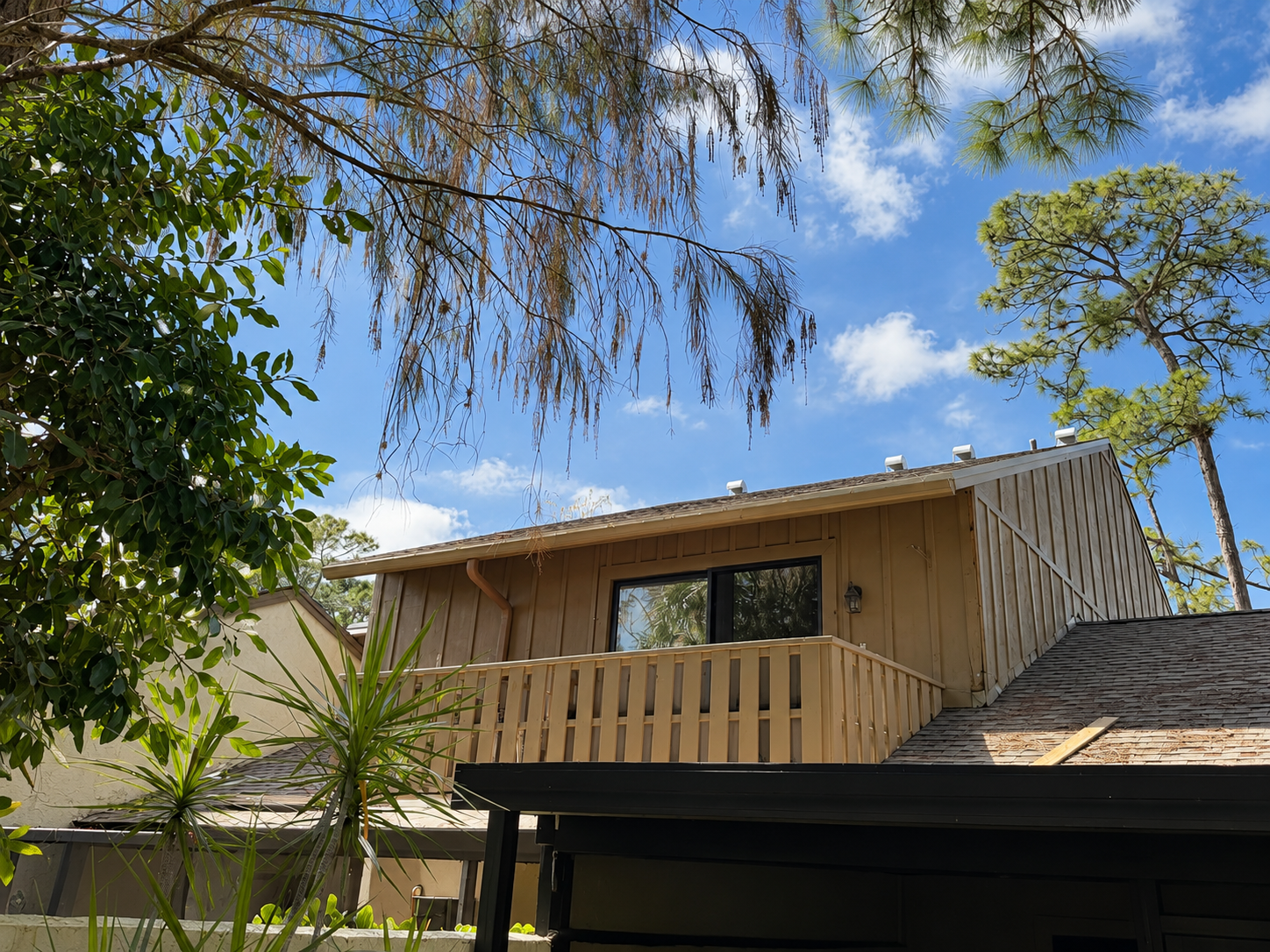 How Do I Fix a Leaky Roof in Miami Beach, FL?